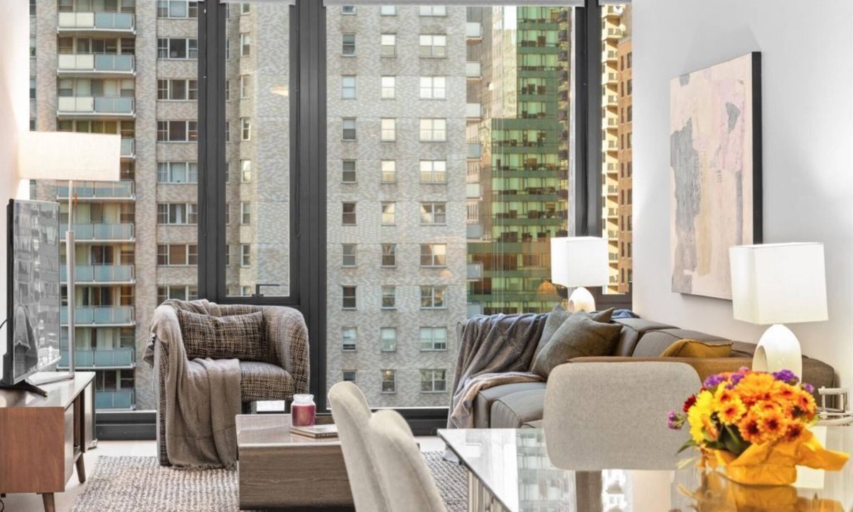 Tudor City Condo | Upscale 1BR Condo with Fitness Center & Pool