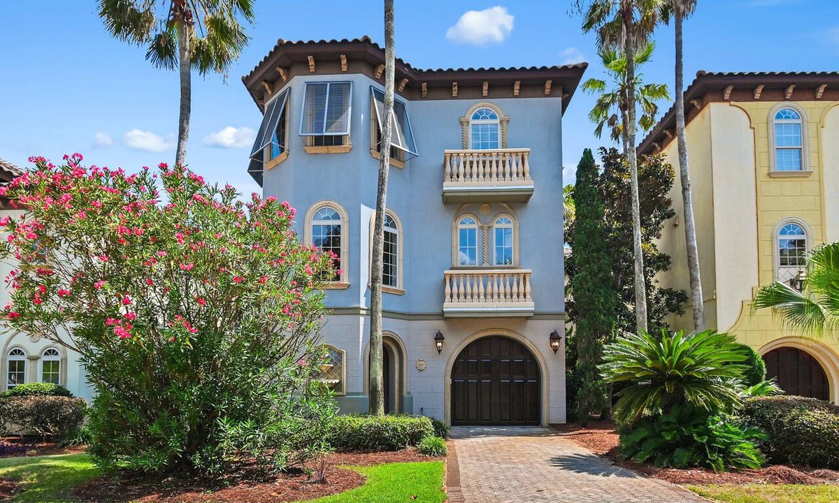 St. Tropez House | ⛱️Walk to Beach | Community Pool & Hot Tub | Casa del Mare⛱️