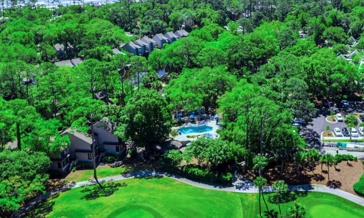 Palmetto Dunes Hotel | Walk to Beach | Pool, Free Parking + Full Kitchen