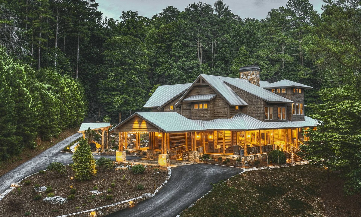 Ellijay Cabin | Walnut Grove 11-BR Lodge: corporate retreats & reunions - on 265 private acres