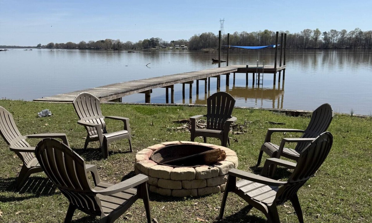 Cedar Bluff House | Waterfront Home Sleeps Five ~ Two Kayaks and Private Pier