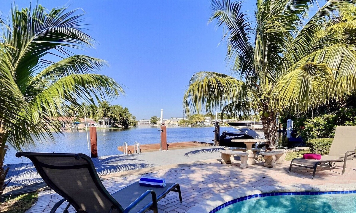 Wilton Manors Villa | Waterfront Paradise: Heated Pool, Marina, Kayaks, 1 mile to the beach