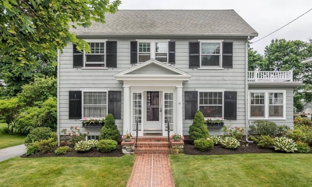 Reading House | Well-Maintained Property; Quiet, Tree-Lined Neighborhood. Ideal Location. Pool.