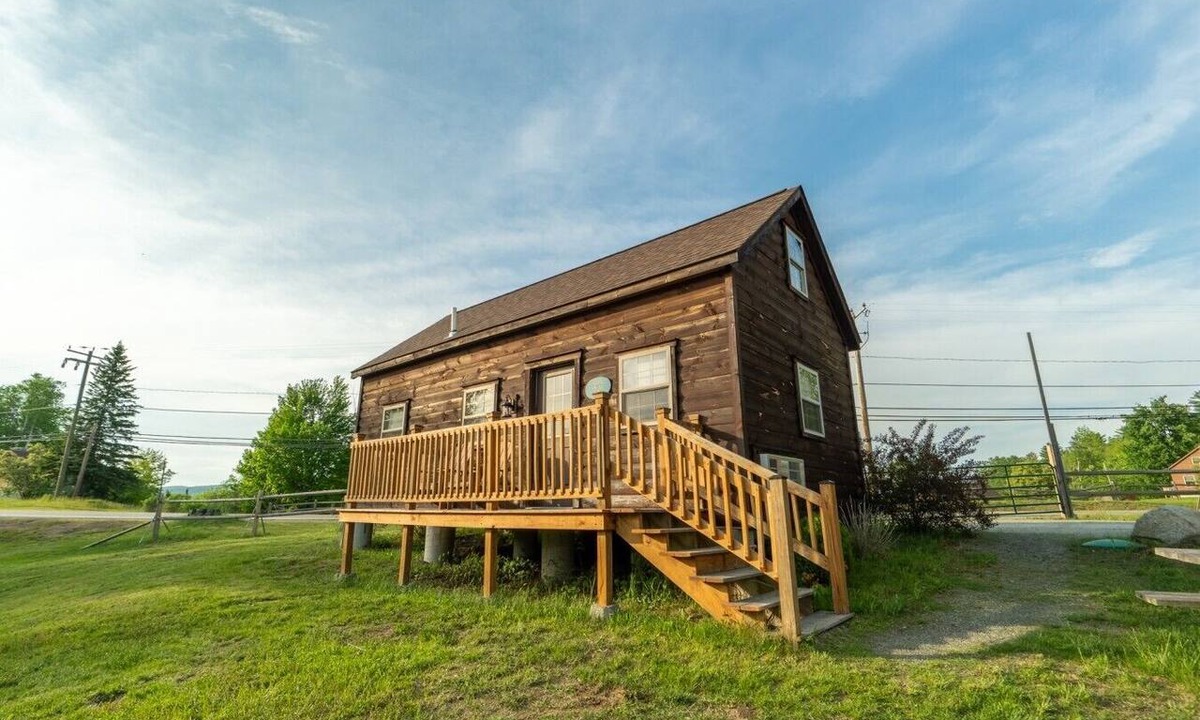 Bethlehem Cabin | White Mountains Lakeside Log Cabin Solo Retreat