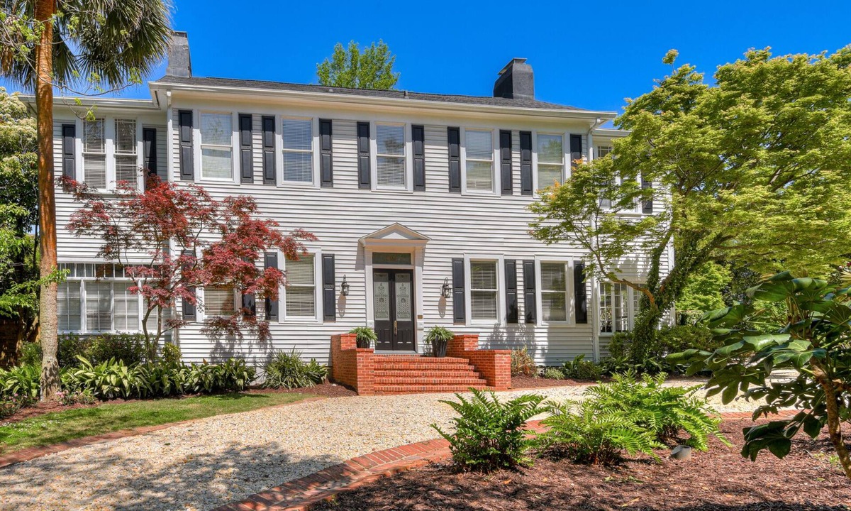 Aiken House | Your perfect getaway nestled in the heart of Aiken.