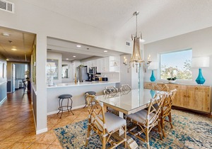 Beach dwelling with great view, pool & pickleball - snowbird-friendly