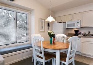 🏖️ Beachside Couples Retreat @ The Shores | Deck + Beach Access + Champagne Welcome ➠ 5719