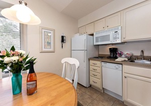 🏖️ Beachside Couples Retreat @ The Shores | Deck + Beach Access + Champagne Welcome ➠ 5719