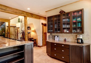 BRECK LUXURY LOG HOME, MINUTES TO MAIN ST FREE VIP SHUTTLE SKI SEASON