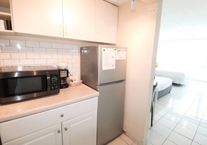 Castle 1733 Oceanfront Studio with pool, beach access, free parking, gym, tennis and more!