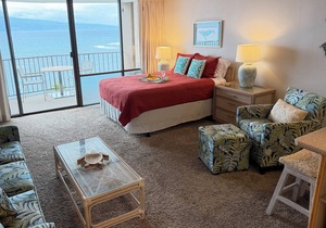 Direct OCEANFRONT STUDIO CONDO