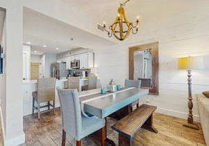 Elegant dwelling on the beach with beautiful view, pool & pickleball