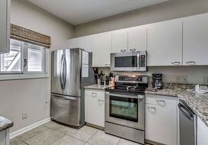 Steps to the Sand! Ocean View Condo in Windermere at Kingston Plantation; $300 FREE Activities Daily