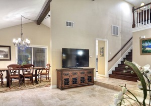 Tropical home with loft, spacious deck, & outdoor dining - walk to the beach