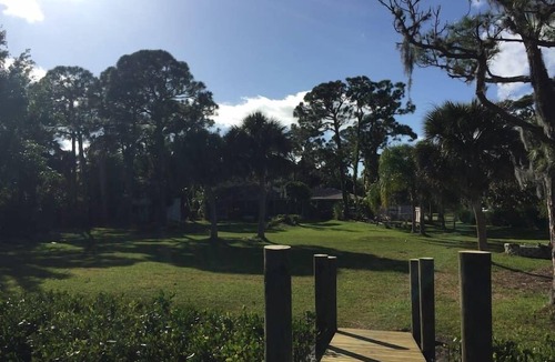 Englewood South House | 1.3 Acres PETS Waterfront FUN! Caged/Heated Pool, 100' Pier, CANOES Kayaks incl!