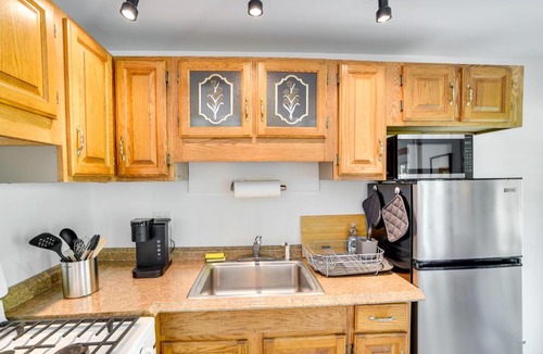 Hollowville Apartment | 13 Mi to Catamount Mountain Resort: Studio w/Deck