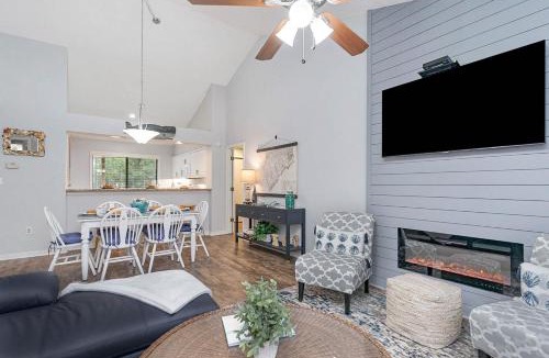 Arcadian Shores Villa | 14D Richmond Park - Gorgeously remodeled 3 bed, 3 bath villa villa