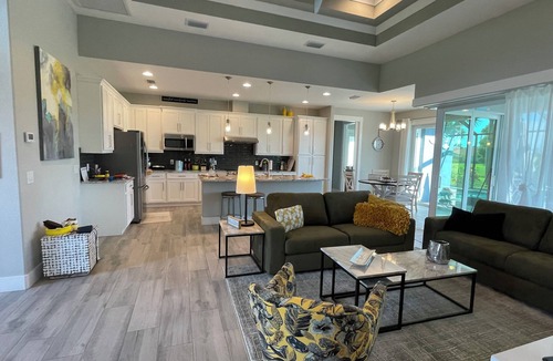 Broadmoor Villa | 15 min. from the beaches, one-of-a-kind, Villa Philippa, modern, south-facing with a view of the canal,