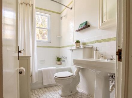 Saugerties House | 1890 CapeCod farmhouse:Charming, Private, Spacious