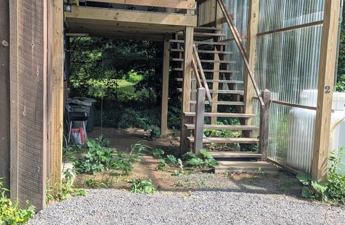 South Rutland House | #2 - 3 bedroom upper, right on Tug hill C5a trail.11 miles from exit 131 of 81.