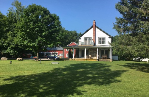 Salisbury House | 2 Bdrm on Lake Dunmore, linens, Views, Beach, Marina, Pub, Store. Pet friendly