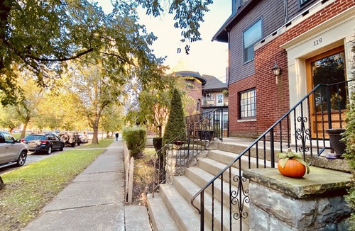 Albright Apartment | 2 Bed/1 Bath Apartment, Fully Stocked Kitchen, Spacious, Premium City Location