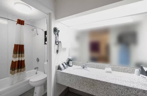 Walterboro Hotel | 2 Charming Well-Equipped Rooms Near Walterboro Wildlife Sanctuary