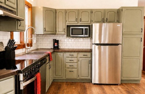 Maryland House | 2 Homes on Same Property, Sleeps 13, 5 Bedrooms, 3 Bathrooms, Game Room, A/C