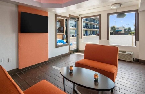 Macon Apartment | 2 Queen Beds | Non-Smoking