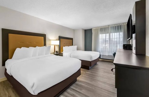 Brewerton Hotel | 2 Relaxing Units Perfect for Oneida Lake Adventures – Pets are Allowed