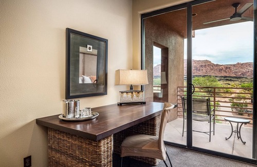 Ivins Villa | 2 Stylish Rooms w/Balcony Near Tuacahn Center for the Arts - 2 miles