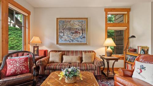 Spruce Peak House | 20- 4bed - Mountain Cabin - Spruce Peak - Stowe Mt Resort - Ski in Ski Out - Sleeps 11