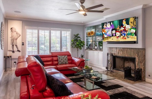 Ladera Heights House | 20 Disc-Modern-King Bed, Jacuzzi, Fire Pit, BBQ