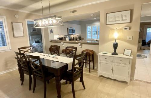 Arcadian Shores Villa | 21C Richmond Park villa