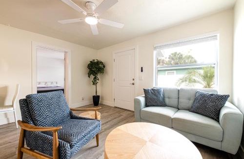 Indian Rocks Beach Apartment | 2bd 2ba Sunview 6 2Mins to BeachPool!