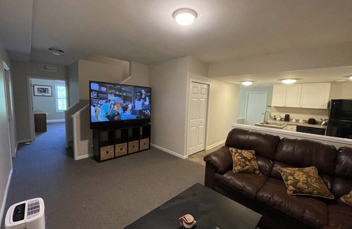 Clarkston House | 2BR Private Entrance Family-Size Walkout Suite Near Pine Knob