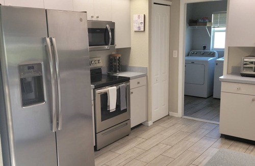 White Marsh House | 3 bed/3 bath with Stunning Lakeview from private pool