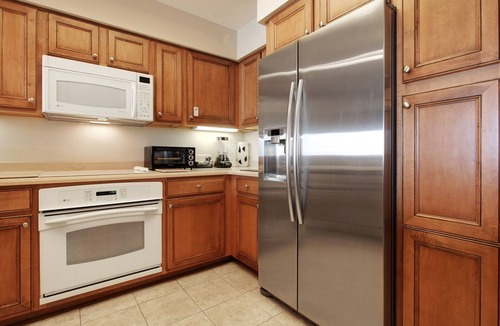 Shelter Cove Condo | 3 Bedroom/3 Bathroom Well Kept Bright Villa - Gated Complex - Harbour Views