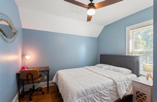 Rochester House | 3 BR 1 king 2 queen Beautiful entire Home near Strong Memorial Hospital,Highland park,Uni of Rochester