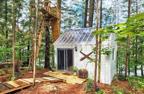Brantingham Cabin | 3 Epic Stays on Private Island