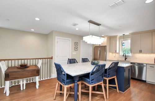 San Jacinto Apartment | 3 KING beds, CLOSE TO CRUISE LINES; Free parking,Rooftop dining at your leisure!