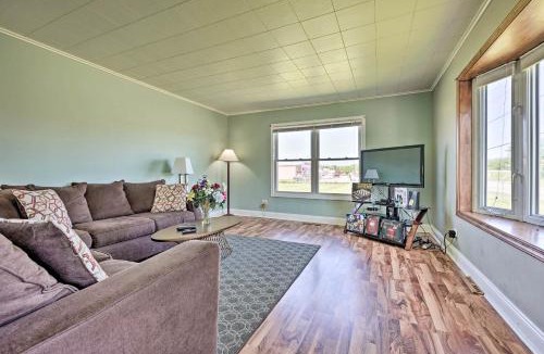 Shorewood-Tower Hills-Harbert House | 3 Mi to Lake Michigan Access: Sawyer Home w/Patio