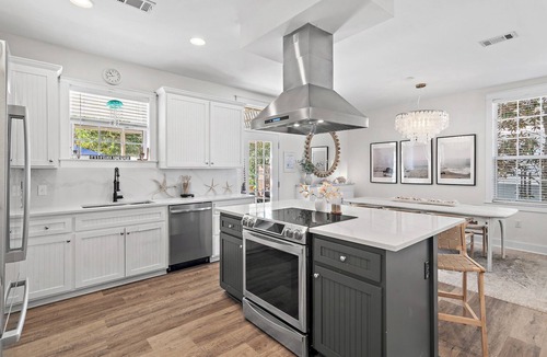 San Juan House | 🌴 3 Minute Walk to Beach | Private Heated Pool | Golf Cart | Amazing Location