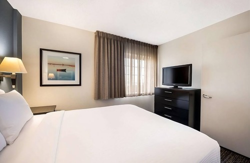 Troy Hotel | 3 Modern And Pet-Friendly Units With Kitchens, Near Robinwood Park