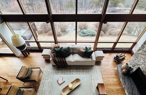 Cornwall House | 30-acre Mountaintop Estate Surrounded by Nature and Incredible 360º Views
