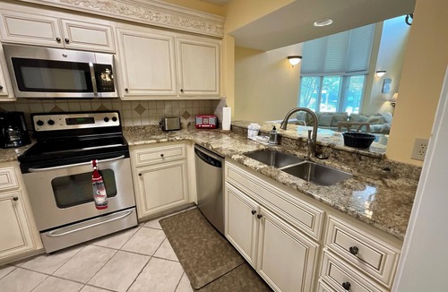 Arcadian Shores Villa | 3A Windermere by the Sea - access to all amenities!