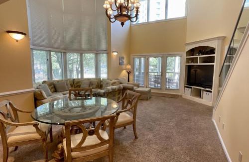 Arcadian Shores Villa | 3A Windermere by the Sea - access to all amenities! villa