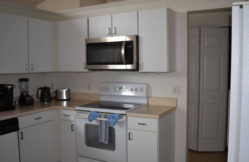 Sunridge Woods House | 3bed/2bath pool home, sleeps 8 guests, great location, private/sunny aspect.