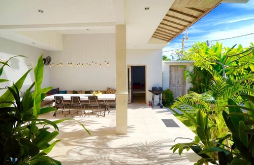 Batubelig Villa | 3BR LUX SEMINYAK BEACH VILLA with GARDEN POOL CINEMA AND WALK TO BEACH