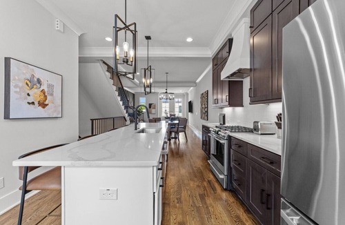 Downtown Villa | 3BR Luxury & Downtown - Roof Top Deck! Sleeps 8